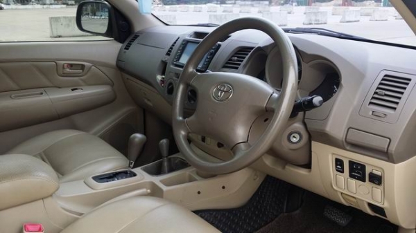 ต้องการขาย TOYOTA vigo 2.7 4x4 ต้องการขาย TOYOTA vigo 2.7 4x4