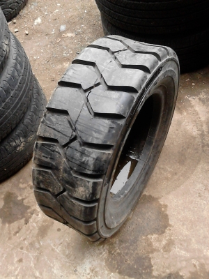 28 X 9 -15  WOOSUNG ยากรถยก  มี 1 เส้น TEL.081-427-3941