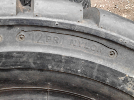 28 X 9 -15 WOOSUNG ยากรถยก มี 1 เส้น TEL.081-427-3941 28 X 9 -15 WOOSUNG ยากรถยก มี 1 เส้น TEL.081-427-3941