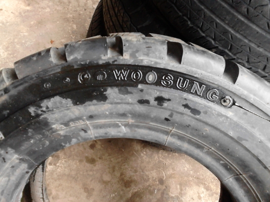 28 X 9 -15 WOOSUNG ยากรถยก มี 1 เส้น TEL.081-427-3941 28 X 9 -15 WOOSUNG ยากรถยก มี 1 เส้น TEL.081-427-3941