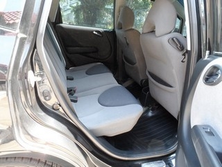 HONDA JAZZ 1.5 AUTO  รถเจ้าของเดียวผู้หญิงใช้ ขายถูก T.086-527-9533