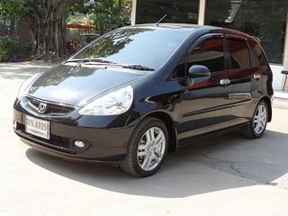 HONDA JAZZ 1.5 AUTO  รถเจ้าของเดียวผู้หญิงใช้ ขายถูก T.086-527-9533