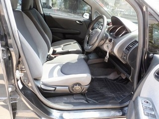 HONDA JAZZ 1.5 AUTO  รถเจ้าของเดียวผู้หญิงใช้ ขายถูก T.086-527-9533