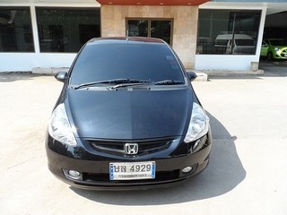 HONDA JAZZ 1.5 AUTO  รถเจ้าของเดียวผู้หญิงใช้ ขายถูก T.086-527-9533