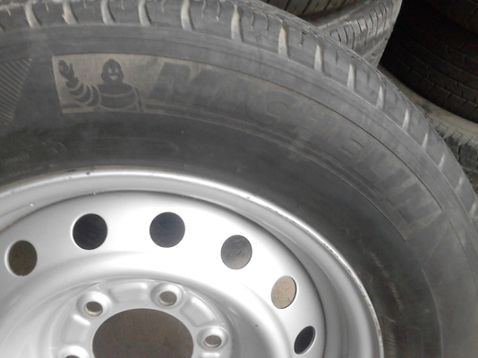 ขอบ 16 กะทะล้อ 6 รู พร้อมยาง 215/65R16 มี 1 ล้อ TEL.081-427-3941 ขอบ 16 กะทะล้อ 6 รู พร้อมยาง 215/65R16 มี 1 ล้อ TEL.081-427-3941