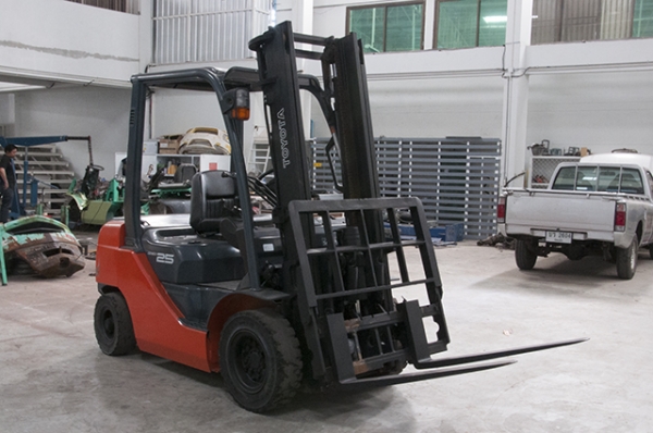 ขายรถโฟล์คลิฟท์ TOYOTA รุ่น 8FG25 ราคา 399,000 บาท นำเข้าจากประเทศญี่ปุ่น 100\% ไม่เคยใช้งานในประเทศไทย