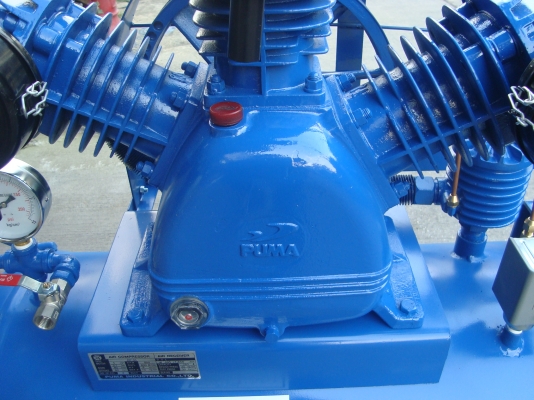 ขายปั๊มลม PUMA 5HP สภาพใหม่ พร้อมใช้ ถังลม 260 ลิตร ขายปั๊มลม PUMA 5HP สภาพใหม่ พร้อมใช้ ถังลม 260 ลิตร