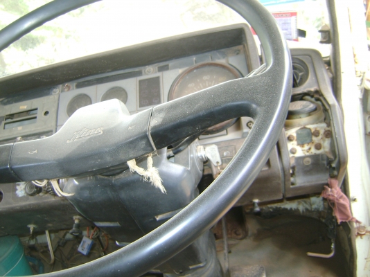 รถเปลี่ยนหัว F17 แชสชีหัวยาว(ทุกอย่างลงเล่มเรียบร้อย) เครื่อง 180แรง เกียร์กลาง  ราคา 380,000 บาท