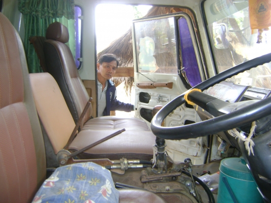 รถเปลี่ยนหัว F17 แชสชีหัวยาว(ทุกอย่างลงเล่มเรียบร้อย) เครื่อง 180แรง เกียร์กลาง  ราคา 380,000 บาท