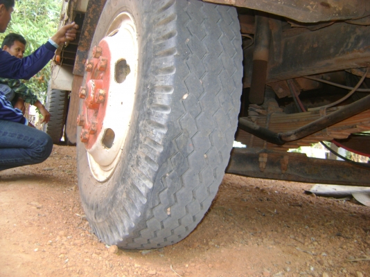 รถเปลี่ยนหัว F17 แชสชีหัวยาว(ทุกอย่างลงเล่มเรียบร้อย) เครื่อง 180แรง เกียร์กลาง  ราคา 380,000 บาท