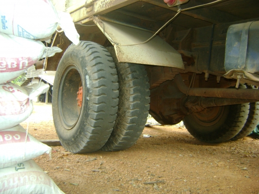 รถเปลี่ยนหัว F17 แชสชีหัวยาว(ทุกอย่างลงเล่มเรียบร้อย) เครื่อง 180แรง เกียร์กลาง  ราคา 380,000 บาท