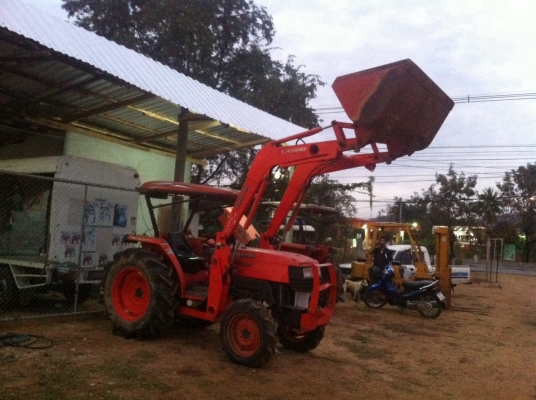 ขายคูโบต้าL4508diสภาพสวยมากพร้อมตักเกษตรLA588 รถใช้งานน้อย ราคา390000บาท ลูกค้ากำแพงคับ