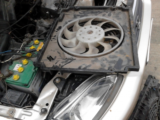 พัดลมระบายความร้อน หม้อน้ำรถยนต์   TEL.081-427-3941