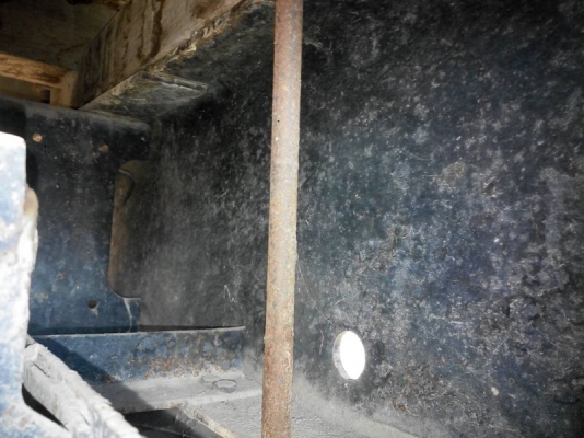 รถอีซูซุ  10 ล้อ หลังถนน  210 แรงม้า. ปี 43  สนใจติดต่อ 081 - 6079515