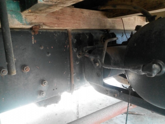 รถอีซูซุ  10 ล้อ หลังถนน  210 แรงม้า. ปี 43  สนใจติดต่อ 081 - 6079515