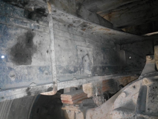 รถอีซูซุ  10 ล้อ หลังถนน  210 แรงม้า. ปี 43  สนใจติดต่อ 081 - 6079515