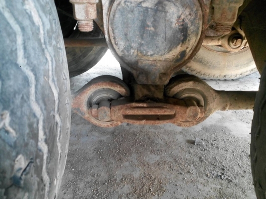 รถอีซูซุ  10 ล้อ หลังถนน  210 แรงม้า. ปี 43  สนใจติดต่อ 081 - 6079515