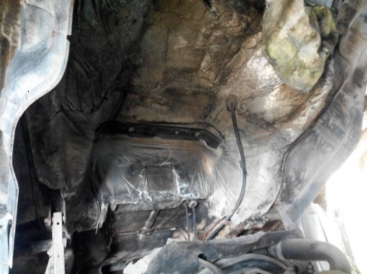 รถอีซูซุ  10 ล้อ หลังถนน  210 แรงม้า. ปี 43  สนใจติดต่อ 081 - 6079515