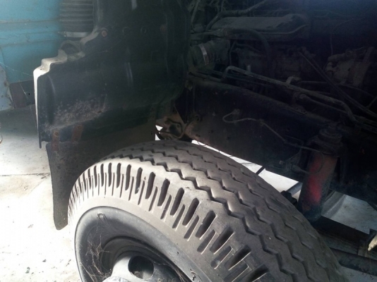 รถอีซูซุ  10 ล้อ หลังถนน  210 แรงม้า. ปี 43  สนใจติดต่อ 081 - 6079515