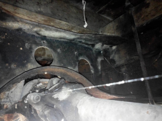 รถอีซูซุ  10 ล้อ หลังถนน  210 แรงม้า. ปี 43  สนใจติดต่อ 081 - 6079515