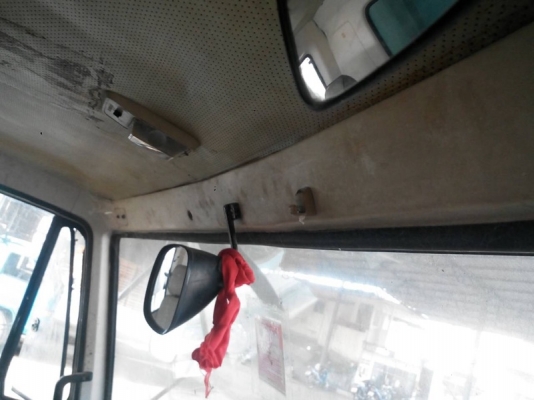 รถอีซูซุ  10 ล้อ หลังถนน  210 แรงม้า. ปี 43  สนใจติดต่อ 081 - 6079515