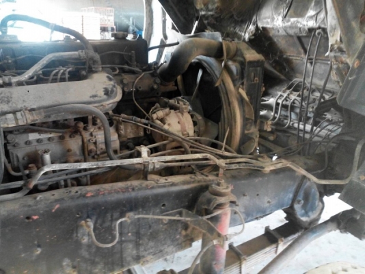 รถอีซูซุ  10 ล้อ หลังถนน  210 แรงม้า. ปี 43  สนใจติดต่อ 081 - 6079515