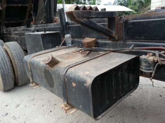 รถอีซูซุ 10 ล้อดั้ม 270 แรงม้า. ปี 41  สนใจติดต่อ  081 - 6079515