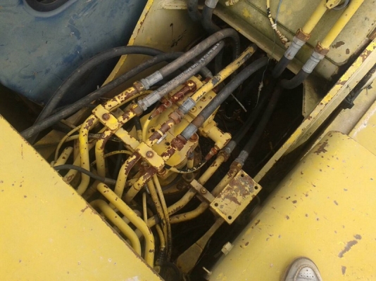 รถแบคโฮ KOBELCO  200 - 3   ( ยูตานิ )   สนใสติดต่อ 081 - 6079515