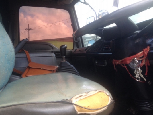 รถอีซูซุ  10  ล้อดั้ม  270  แรงม้า. ปี 50  ( รถวิ่ง 2xx,xxx กว่า กม. )  สนใจติดต่อ  081 - 6079515