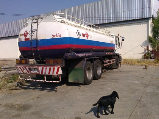 ขายรถน้ำมัน สิบล้อ  ISUZU ร๊อคกี้พร้อมใช้งานราคา800,000 บาท