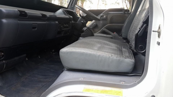 ขาย6ล้ออีซูซุNPR 130เทอร์โบ ปี49 วิ่งน้อย ยาว5เมตร แชชซีสวยเครื่องดี ภายในสวย กระบะสวย แอร์เย็น พ.เพาเวอร์ สภาพร้อมใช้งาน พื้นดี ทะเบียนเต็มภาษีปี58