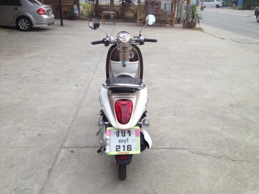 .ขาย ฮอนด้า สกู๊ปปี่ไอ สีน้ำตาล-ขาว ปี 53 สภาพเดิม ๆ