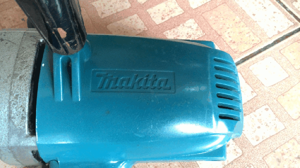 ขายเครื่องขัดสี Makita 9218B