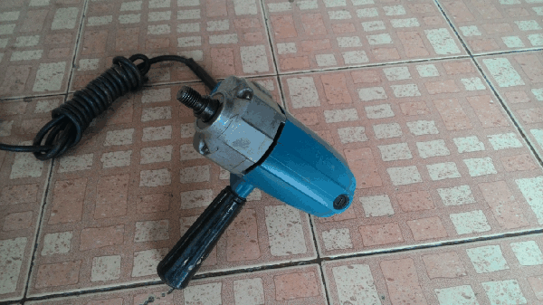 ขายเครื่องขัดสี Makita 9218BL