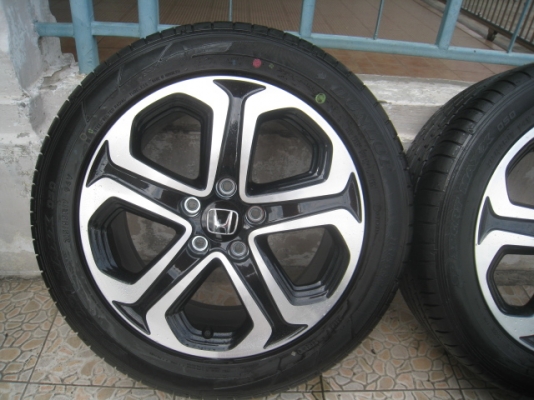 ขายล้อแม็กป้ายแดง HRV 17" พร้อมยางปี14 สนใจติดต่อเล็กคลองสามครับ 081-3747940