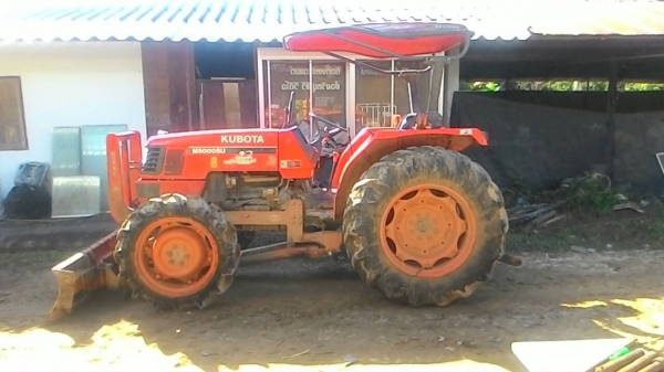 ขายรถ KUBOTA M5000 สภาพดีพร้อมใช้งานพร้อมอุปกรณ์3ชิ้นด้นหน้า,ผานพรวนและโรตารี่ 2 เมตร
