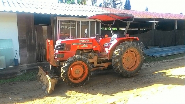 ขายรถ KUBOTA M5000 สภาพดีพร้อมใช้งานพร้อมอุปกรณ์3ชิ้นด้นหน้า,ผานพรวนและโรตารี่ 2 เมตร