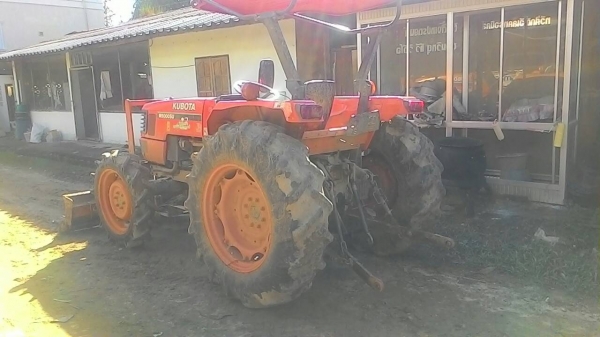 ขายรถ KUBOTA M5000 สภาพดีพร้อมใช้งานพร้อมอุปกรณ์3ชิ้นด้นหน้า,ผานพรวนและโรตารี่ 2 เมตร
