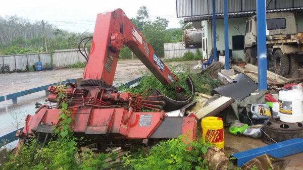 เครนUNIC 3.6ตัน ท้องวี ครบชุด ติดตั้งได้เลย สวยมาก 4ปลอก 3ชัก