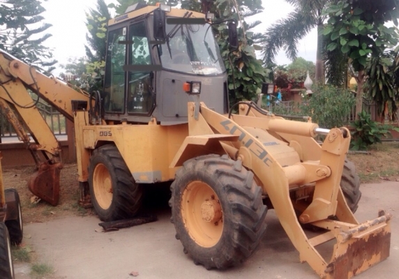 ขายด่วน รถตักหน้าขุดหลัง FOREDIL 40.13c รถบอดี้สวยมากๆครับทั้งภายนอกและภายใน รถตอนนี้จอดไม่ได้ใช้งาน สตาร์ทไม่ติดนะครับ แบตเตอรี่ไม่มี ขายตามสภาพนะครับ เอกสารสัญญาซื้อขาย ราคาต่อรองได้ครับ