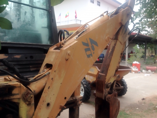 ขายด่วน รถตักหน้าขุดหลัง FOREDIL 40.13c รถบอดี้สวยมากๆครับทั้งภายนอกและภายใน รถตอนนี้จอดไม่ได้ใช้งาน สตาร์ทไม่ติดนะครับ แบตเตอรี่ไม่มี ขายตามสภาพนะครับ เอกสารสัญญาซื้อขาย ราคาต่อรองได้ครับ