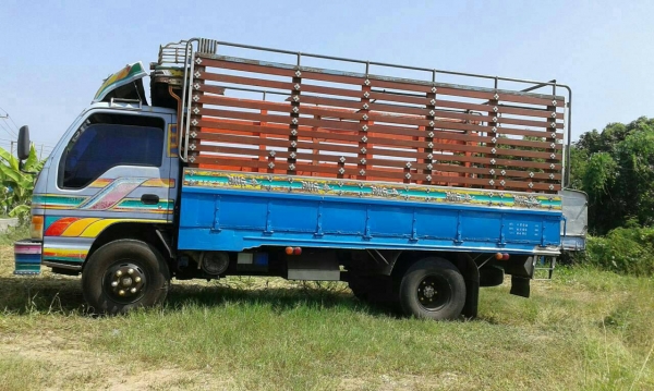 ขาย รถบรรทุก 6 ล้อ ISUZU NPR 120แรง