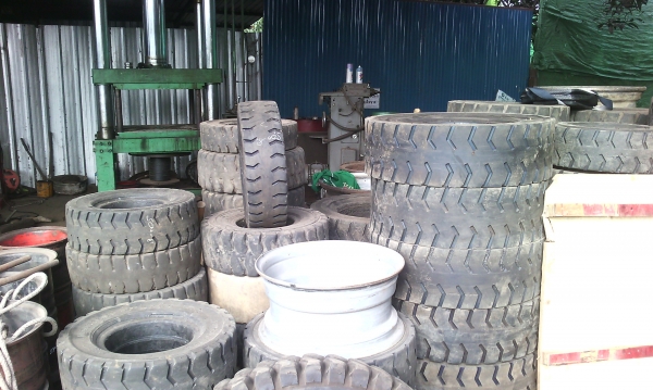 ยางตัน,ยางลม/โฟล์คลิฟท์  มีทั้งใหม่และเก่าญี่ปุ่น