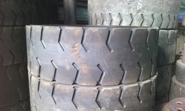 ยางตัน,ยางลม/โฟล์คลิฟท์  มีทั้งใหม่และเก่าญี่ปุ่น