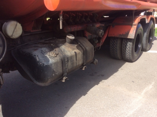 HINO FM 227แท้ รถน้ำมัน(2เพลา) เครื่อง220แรง เกียร์พิเศษมี Lo-high พร้อมระบบลากพ่วง ครัทซีเดิมๆสวยมาก ยางดี เครื่องดี รถแห้งๆเดิม ขาย 850,000 บาท