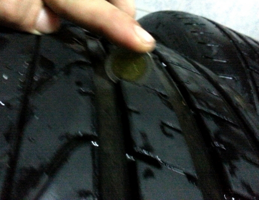ลดถูกๆ 2000 ขาย 255/35R19 Pirelli Pzero ยางปี11 ดอกยางลึก  ใช้งานได้ดี  ดอกยางไม่แข็ง ไม่มีปะ  สวยทั้งคู่ ขายถูกๆครับ  ขาย 1 คู่ราคา 3,000