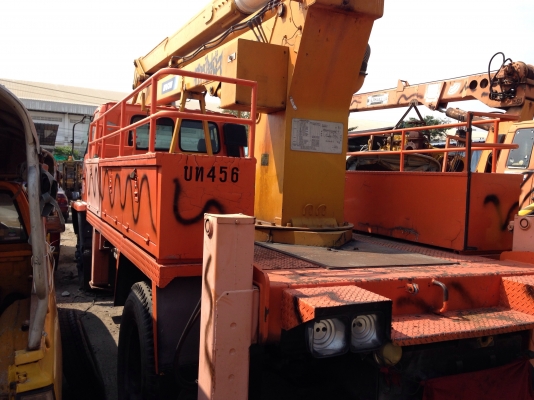 ขายรถกระเช้าระบบไฮดรอลิคพร้อมใช้งานพร้อมทะเบียน ตัวรถIsuzu Rocky 6bd1 สนใจติดต่อ0968858213