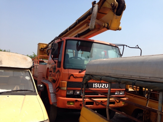 ขายรถกระเช้าระบบไฮดรอลิคพร้อมใช้งานพร้อมทะเบียน ตัวรถIsuzu Rocky 6bd1 สนใจติดต่อ0968858213