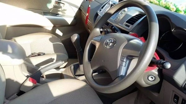 ขายดาวน์ด่วน 2013 TOYOTA, HILUX VIGO 2.5E DOUBLE CAB VN Turbo รถบ้านแท้วิ่งน้อยมาก สภาพป้ายแดง