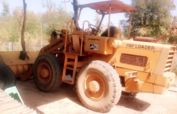 KOMATSU JH 30 รถตักล้อยาง สวยเดิมๆสีสันดีพร้อมใช้งาน เครื่องแน่นดีแห้งดีไม่มีเยิ้มครับ เกียร์ไม่มีหลุด คอนโทรลง่ายคล่องต้วทิ่ ช่วงล่างแน่นดี เอกสารสัญญาซื้อขาย ราคาต่อรองได้ครับ
